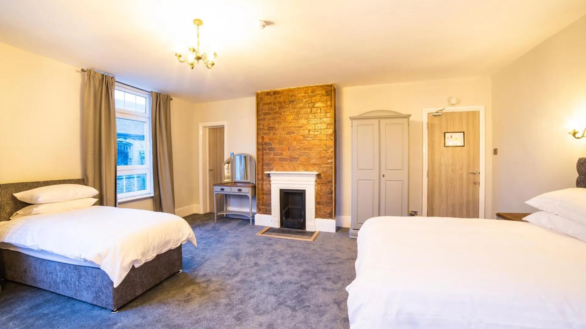 Churchill'S Hotel Wombwell Velká Británie